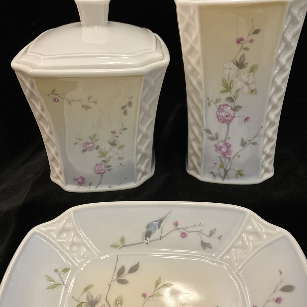 VTG Croscill Blue Wren Floral Lattice Bathroom 3 Pc Ceramic Vanity Rare Pattern - Picture 6 of 16